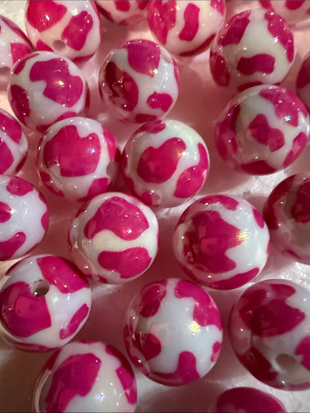 Round Cow Print Pink & White Beads - 25 pcs